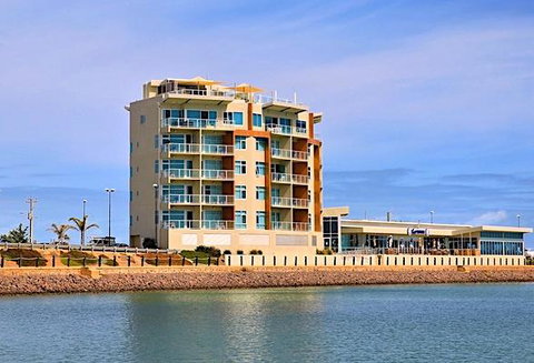 Wallaroo Marina Waterfront Luxe Apartment - Taree Accommodation 24