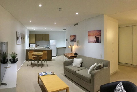 Wallaroo Marina Waterfront Luxe Apartment - Taree Accommodation 2