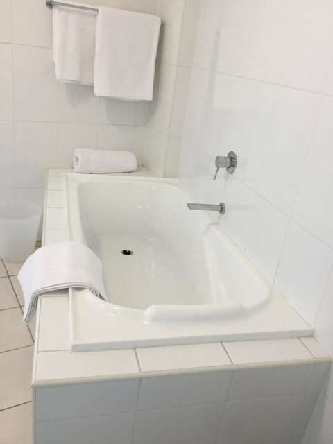 Wallaroo Marina Waterfront Luxe Apartment - Taree Accommodation 20