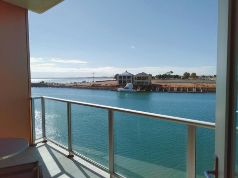 Wallaroo Marina Executive Apartments - Taree Accommodation 0