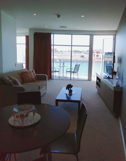 Wallaroo Marina Executive Apartments - Taree Accommodation 5