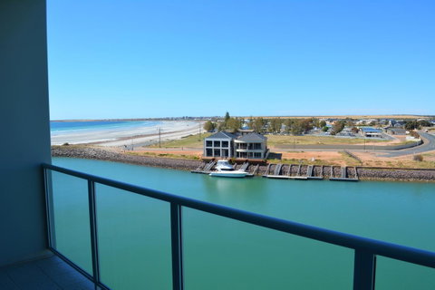 Wallaroo Marina Luxury Apartment - Taree Accommodation 6