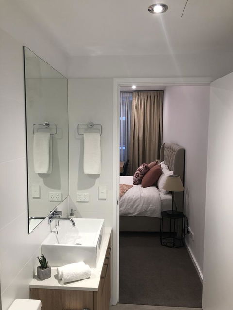 Resort Style Luxury City Apartment + Free Car Parking - Taree Accommodation 6