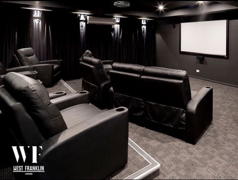 Resort Style Luxury City Apartment + Free Car Parking - Taree Accommodation 18