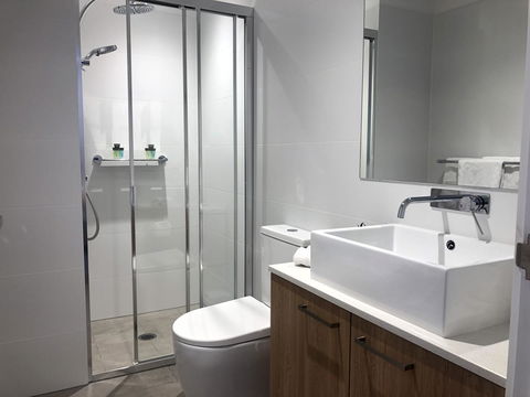 Resort Style Luxury City Apartment + Free Car Parking - Taree Accommodation 7