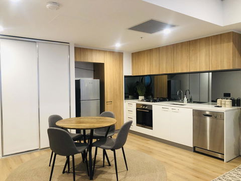 Resort Style Luxury City Apartment + Free Car Parking - Taree Accommodation 11