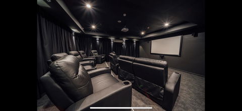 Resort Style Luxury City Apartment + Free Car Parking - Taree Accommodation 31