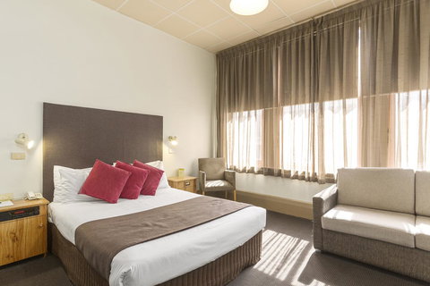 Adelaide Paringa - Taree Accommodation 2