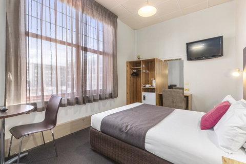 Adelaide Paringa - Taree Accommodation 3