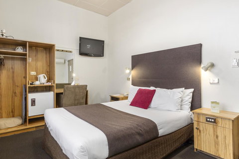 Adelaide Paringa - Taree Accommodation 4