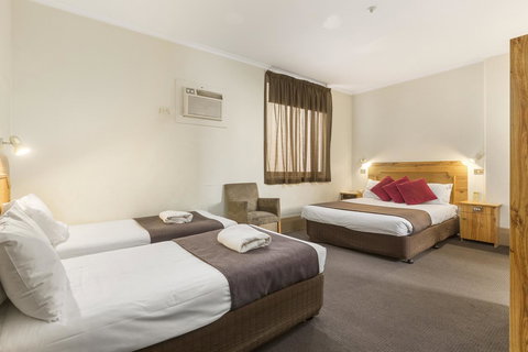 Adelaide Paringa - Taree Accommodation 6