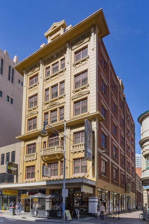 Adelaide Paringa - Taree Accommodation 0