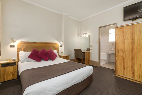 Adelaide Paringa - Taree Accommodation 9