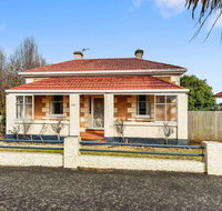 Olive's Cottage - Taree Accommodation