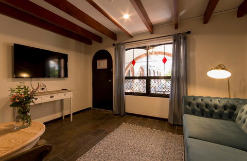 The Manor Basket Range - Taree Accommodation 7