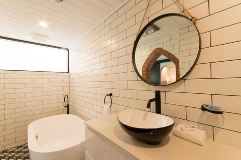 The Manor Basket Range - Taree Accommodation 2