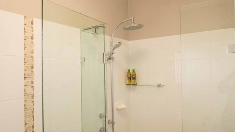 Rezare House Bed & Breakfast - Taree Accommodation 24