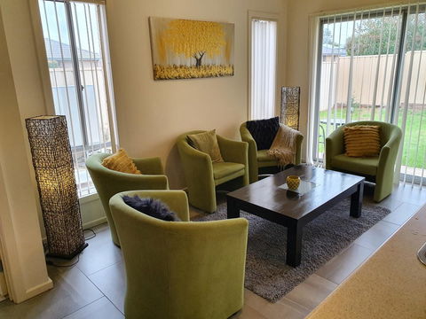Explore Adelaide, Gawler, The Barossa And Clare Valleys All-in-one - Taree Accommodation 1