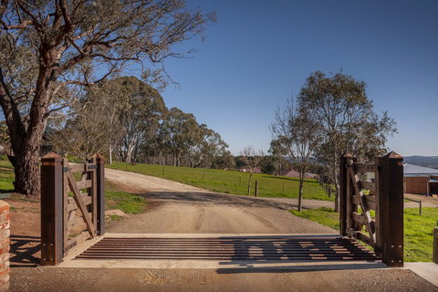Angaston Saleyards Luxury Accommodation - Taree Accommodation 31