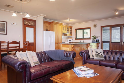 Angaston Saleyards Luxury Accommodation - Taree Accommodation 5