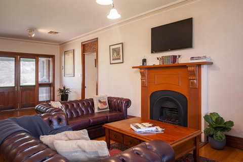 Angaston Saleyards Luxury Accommodation - Taree Accommodation 24