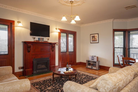 Angaston Saleyards Luxury Accommodation - Taree Accommodation 8