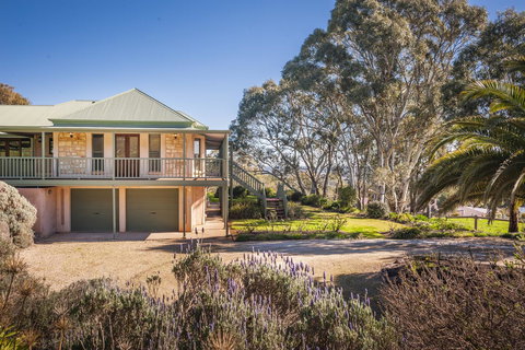 Angaston Saleyards Luxury Accommodation - Taree Accommodation 22