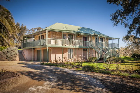 Angaston Saleyards Luxury Accommodation - Taree Accommodation 0