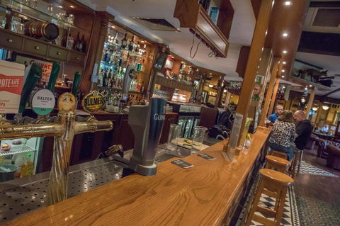 Mick O\'Sheas - Taree Accommodation 11