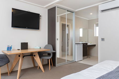 Mick O\'Sheas - Taree Accommodation 1