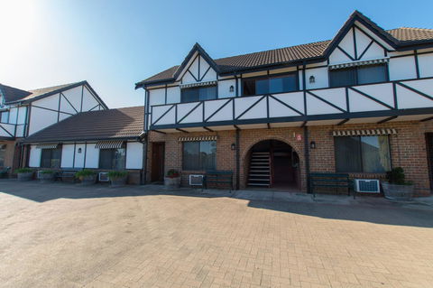 Mick O\'Sheas - Taree Accommodation 36