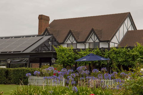 Mick O\'Sheas - Taree Accommodation 37