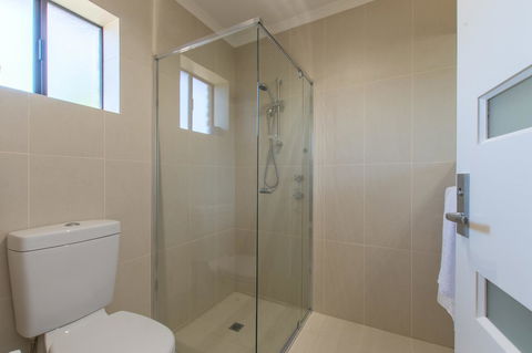 Mick O\'Sheas - Taree Accommodation 24