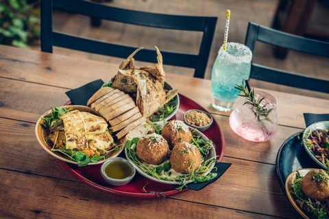 Mick O\'Sheas - Taree Accommodation 10