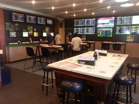 Grand Tasman Hotel - Taree Accommodation 8