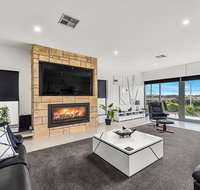 KENNEDY EXECUTIVE TOWNHOUSE - Taree Accommodation