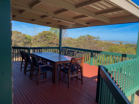 Seacroft - Taree Accommodation 2