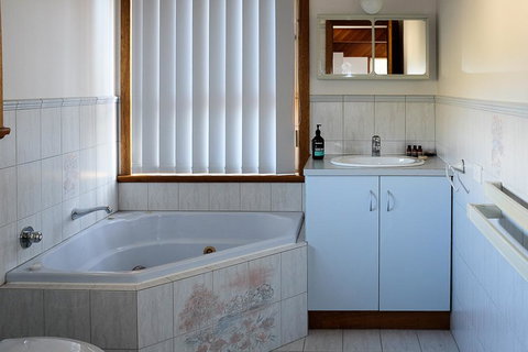 Seacroft - Taree Accommodation 24