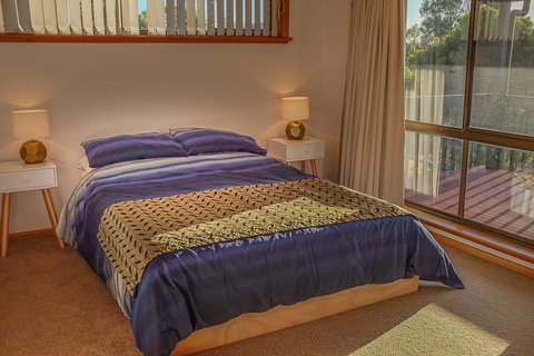 Seacroft - Taree Accommodation 8