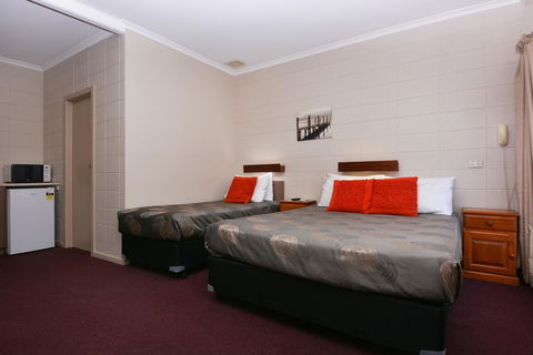 Motel Poinsettia - Taree Accommodation 4