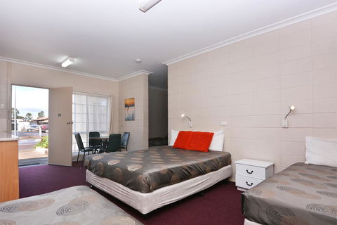 Motel Poinsettia - Taree Accommodation 21