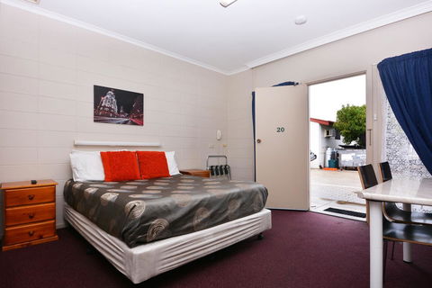Motel Poinsettia - Taree Accommodation 3