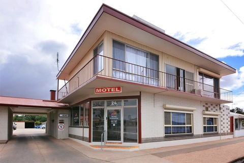 Motel Poinsettia - Taree Accommodation 13