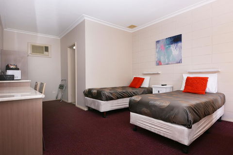 Motel Poinsettia - Taree Accommodation 5