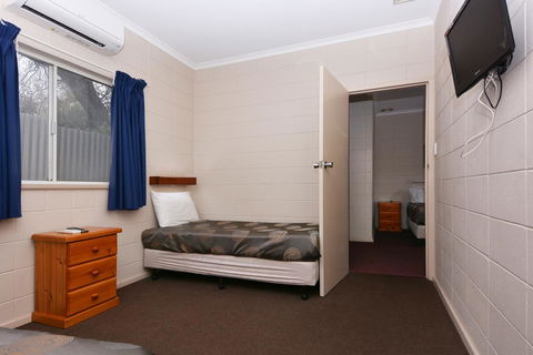 Motel Poinsettia - Taree Accommodation 17
