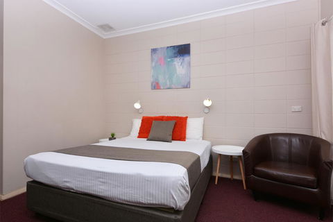 Motel Poinsettia - Taree Accommodation 0