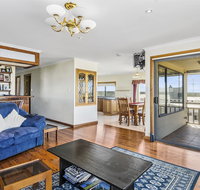 Rocks Retreat House with Sea Views - Taree Accommodation