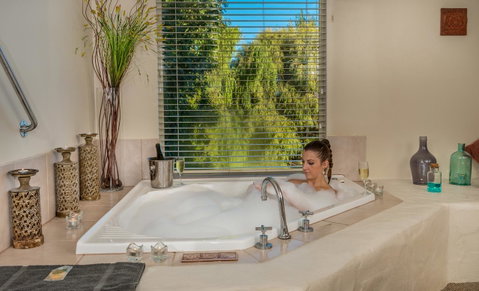 Chimes Spa Retreat - Taree Accommodation 15