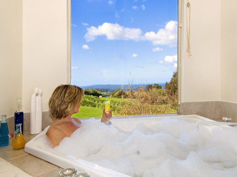 Chimes Spa Retreat - Taree Accommodation 35