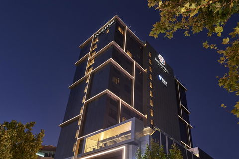 Doubletree By Hilton Perth Northbridge - Taree Accommodation 5